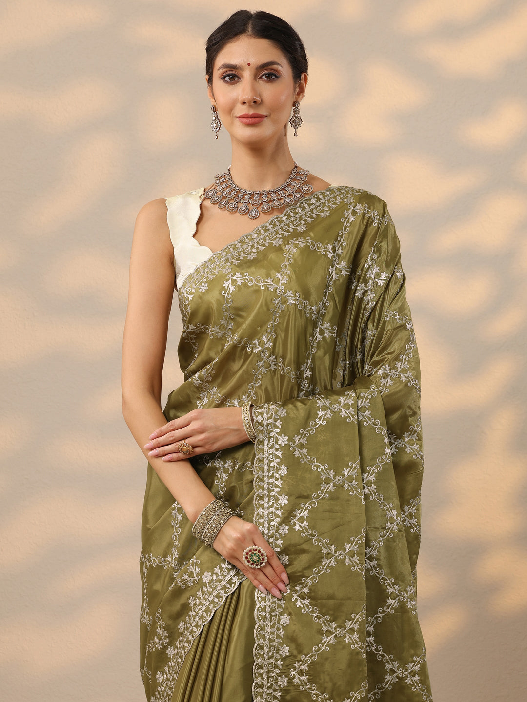 Green Embroidered Silk Blend Saree With Unstitched Blouse Piece