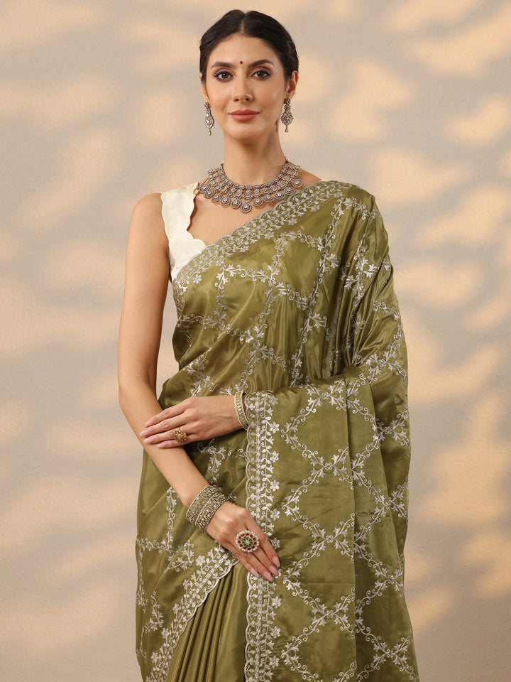 Green Embroidered Silk Blend Saree With Unstitched Blouse Piece