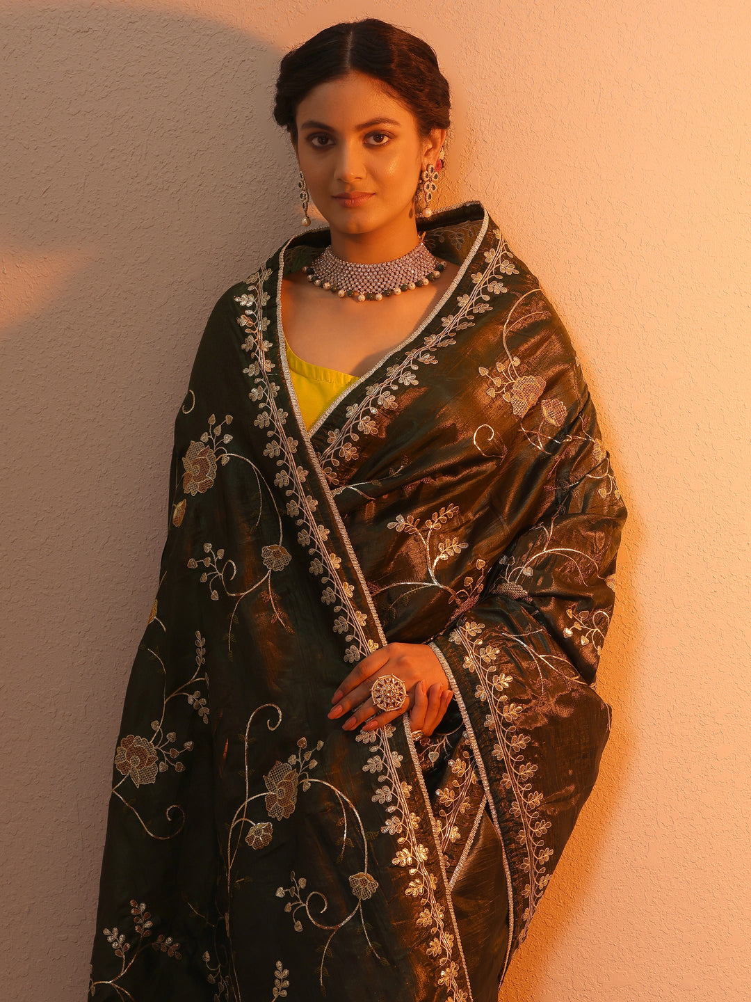 Green Embroidered Organza Saree With Unstitched Blouse Piece