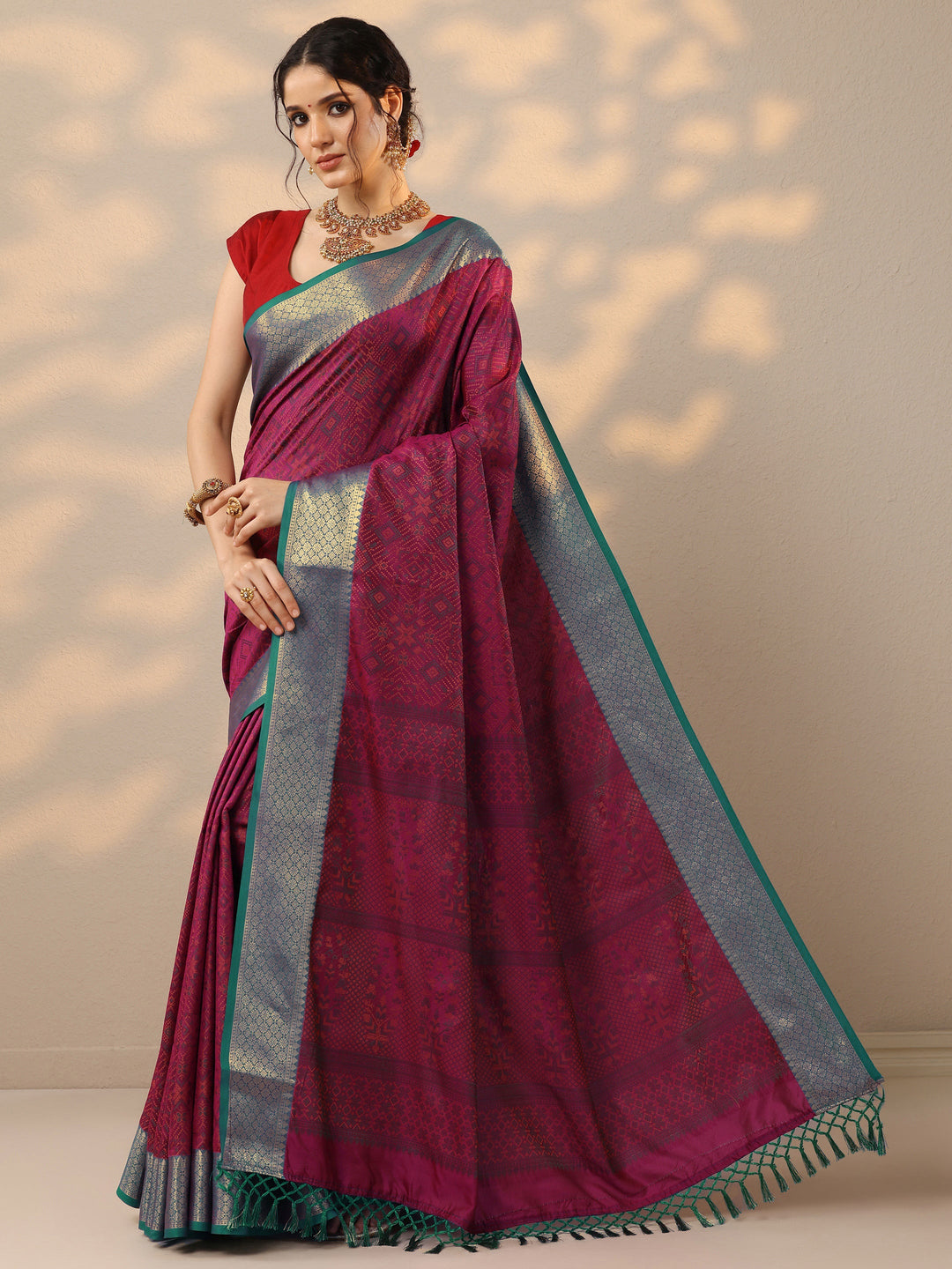 Magenta Woven Design Banarasi Silk Blend Saree With Unstitched Blouse Piece