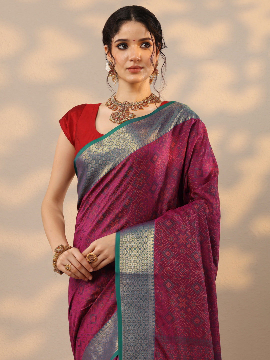 Magenta Woven Design Banarasi Silk Blend Saree With Unstitched Blouse Piece