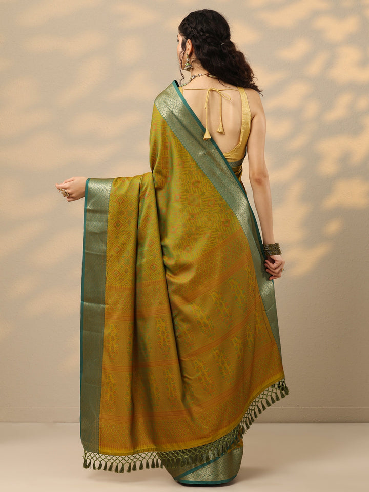 Green Woven Design Kanjeevaram Silk Blend Saree With Unstitched Blouse Piece