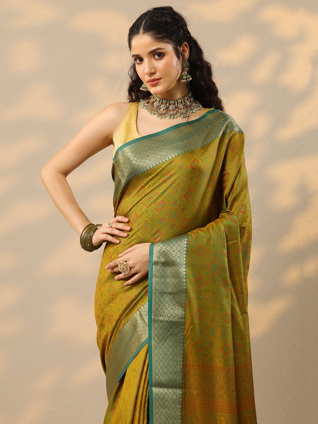 Green Woven Design Kanjeevaram Silk Blend Saree With Unstitched Blouse Piece