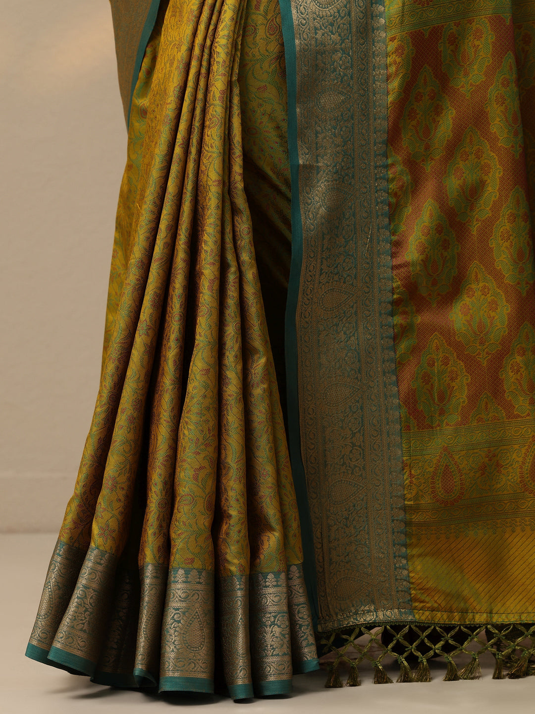 Green Woven Design Banarasi Silk Blend Saree With Unstitched Blouse Piece