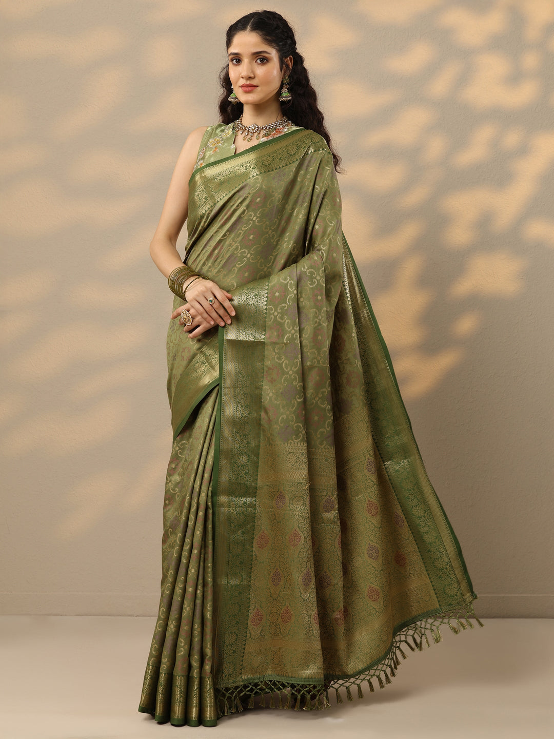 Green Woven Design Banarasi Silk Blend Saree With Unstitched Blouse Piece