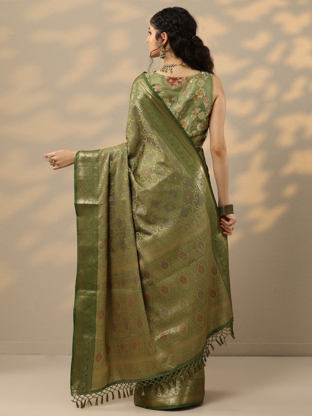 Green Woven Design Banarasi Silk Blend Saree With Unstitched Blouse Piece