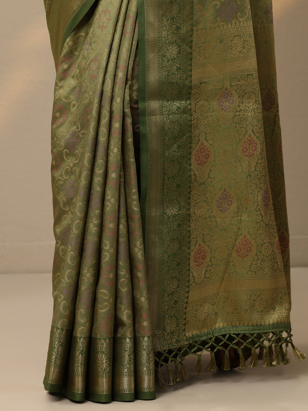 Green Woven Design Banarasi Silk Blend Saree With Unstitched Blouse Piece