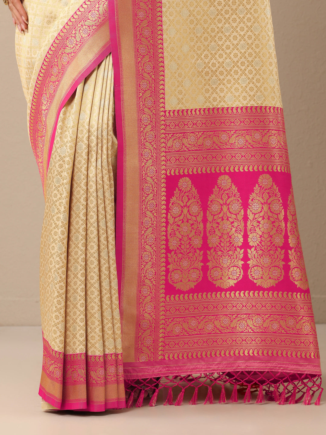 Beige Woven Design Banarasi Silk Blend Saree With Unstitched Blouse Piece