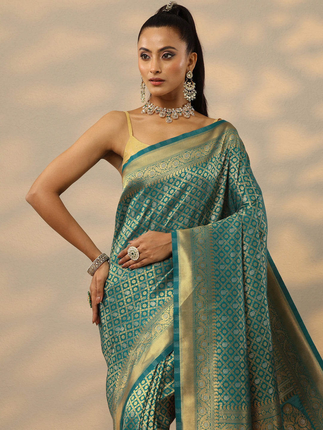 Green Woven Design Banarasi Silk Blend Saree With Unstitched Blouse Piece