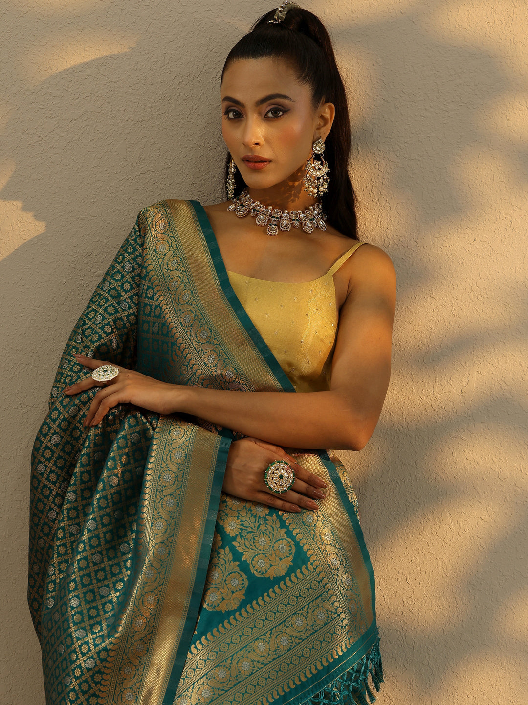 Green Woven Design Banarasi Silk Blend Saree With Unstitched Blouse Piece