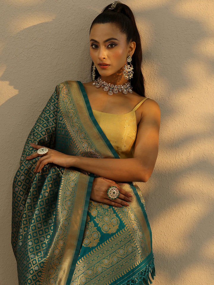 Green Woven Design Banarasi Silk Blend Saree With Unstitched Blouse Piece