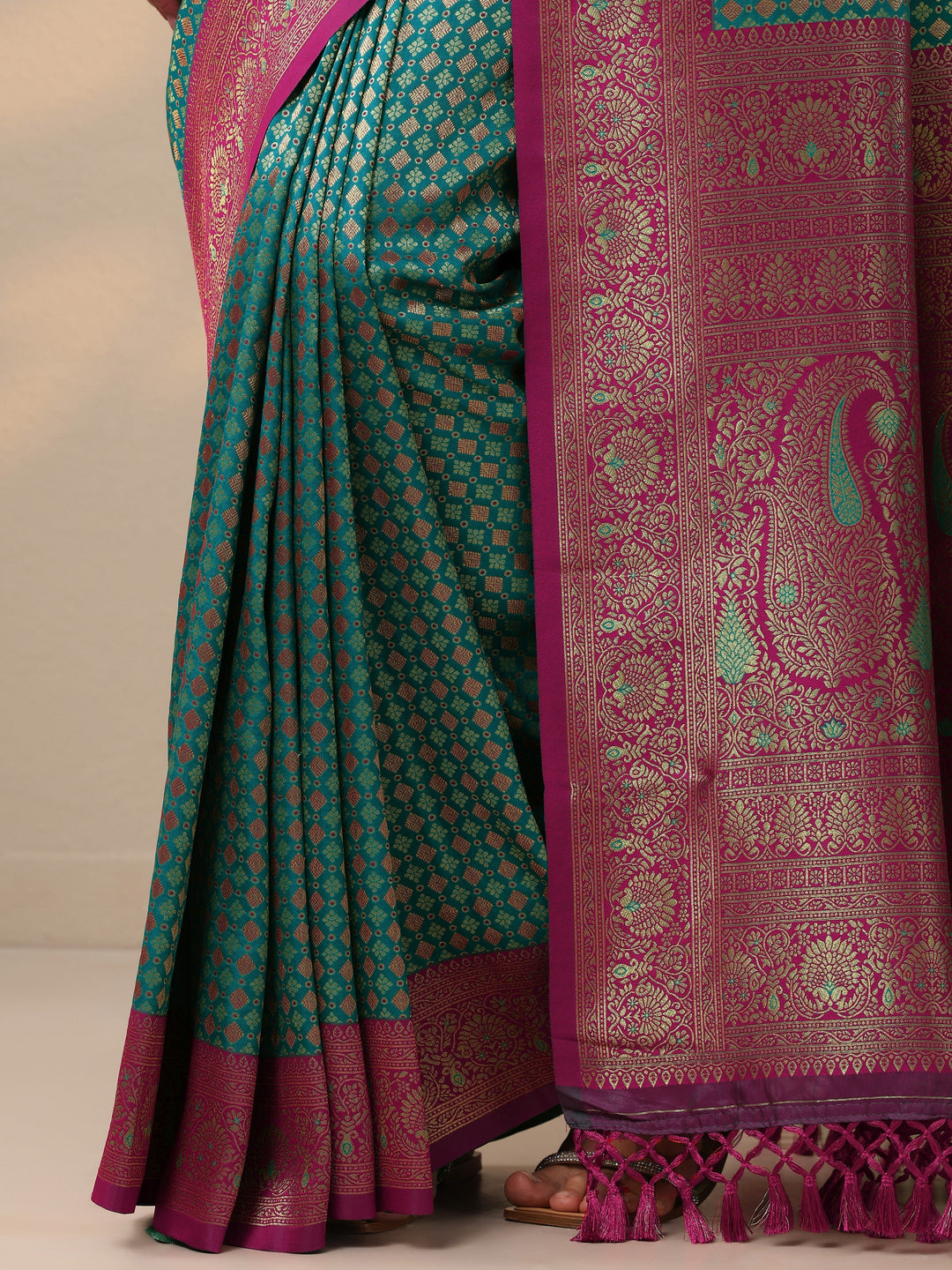 Green Woven Design Banarasi Silk Blend Saree With Unstitched Blouse Piece