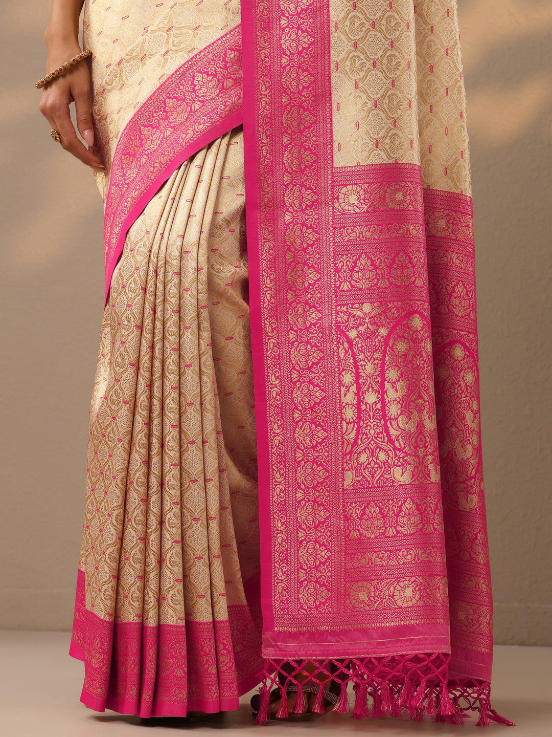 Off White Woven Design Banarasi Silk Blend Saree With Unstitched Blouse Piece