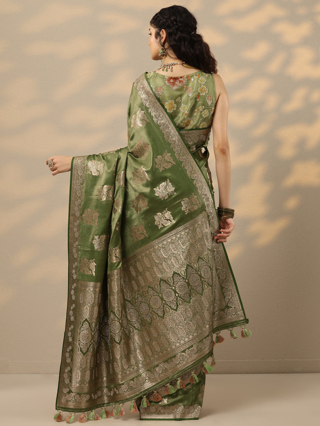 Green Woven Design Banarasi Silk Blend Saree With Unstitched Blouse Piece