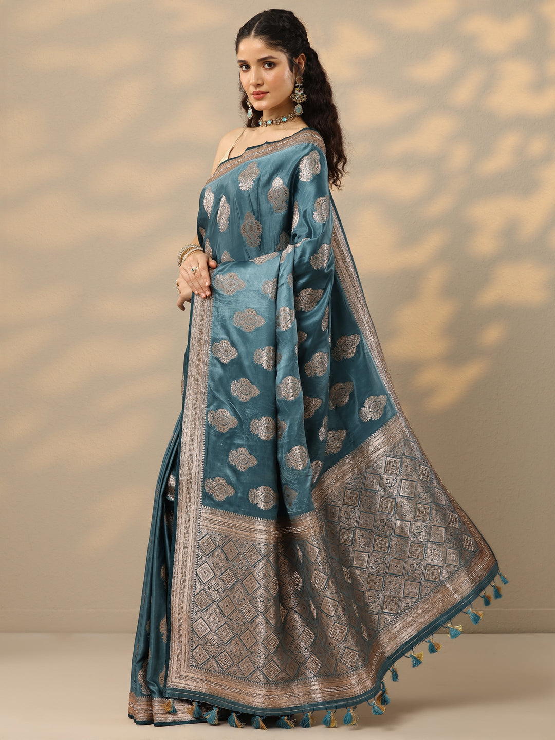 Blue Woven Design Banarasi Silk Blend Saree With Unstitched Blouse Piece
