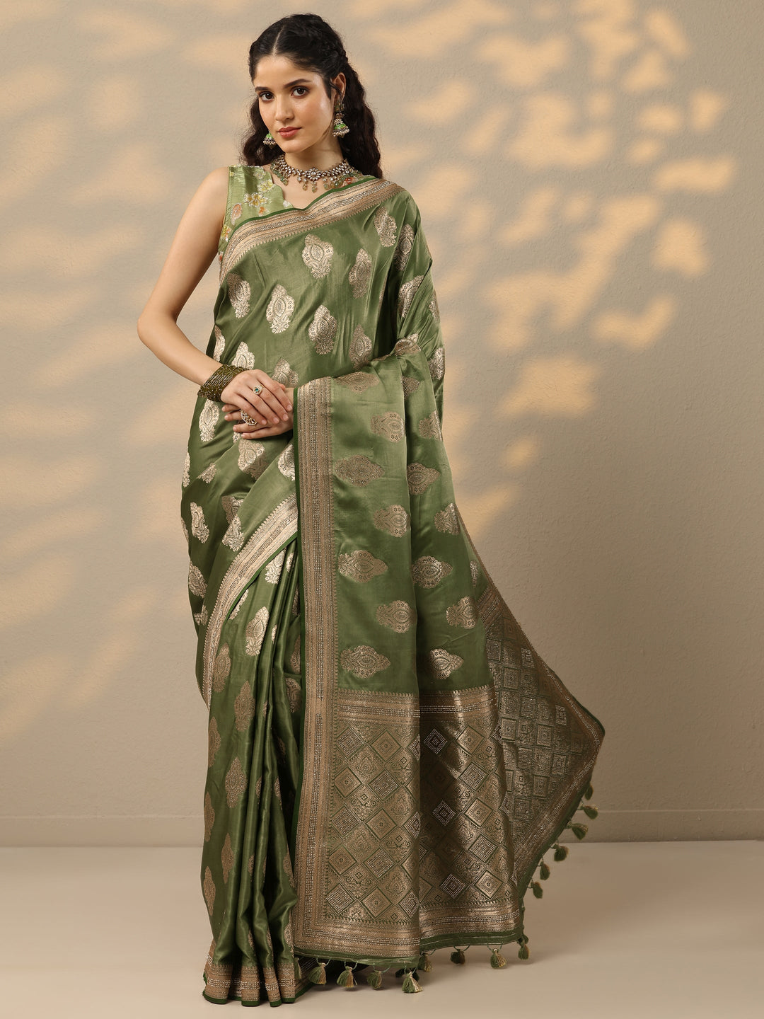 Green Woven Design Banarasi Silk Blend Saree With Unstitched Blouse Piece