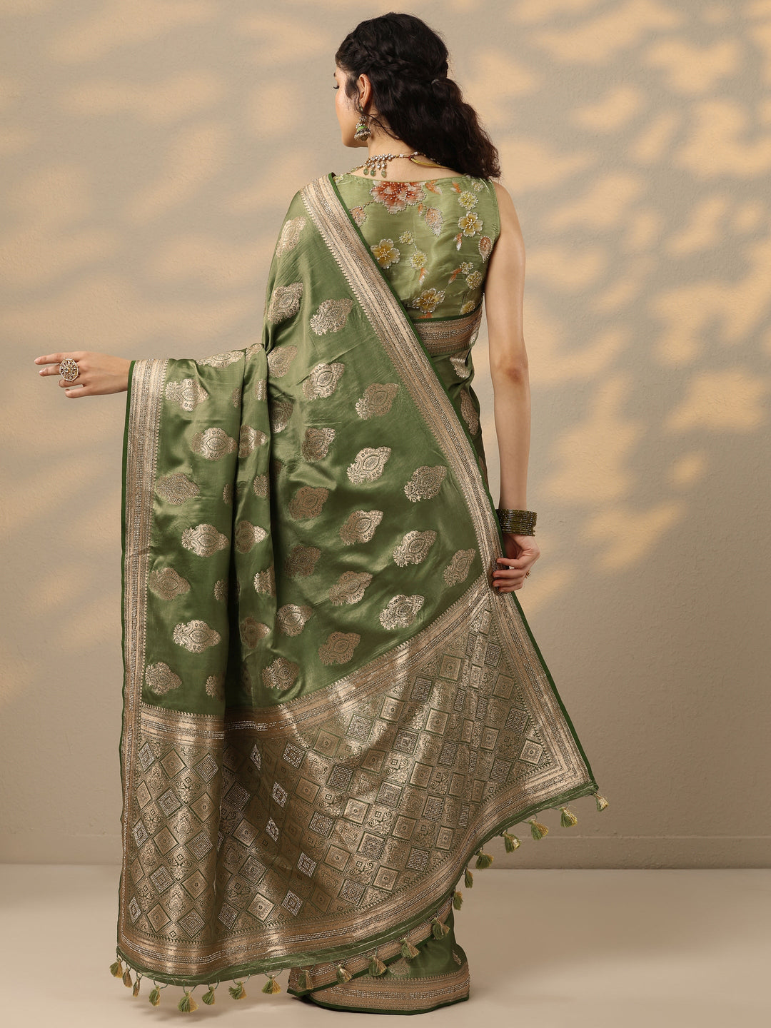 Green Woven Design Banarasi Silk Blend Saree With Unstitched Blouse Piece
