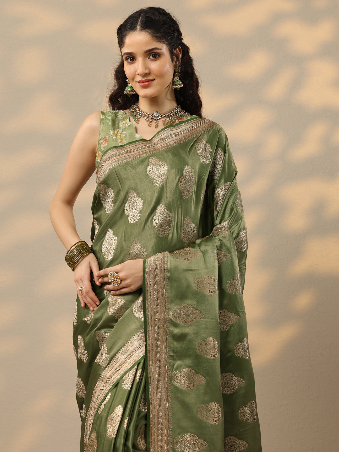 Green Woven Design Banarasi Silk Blend Saree With Unstitched Blouse Piece
