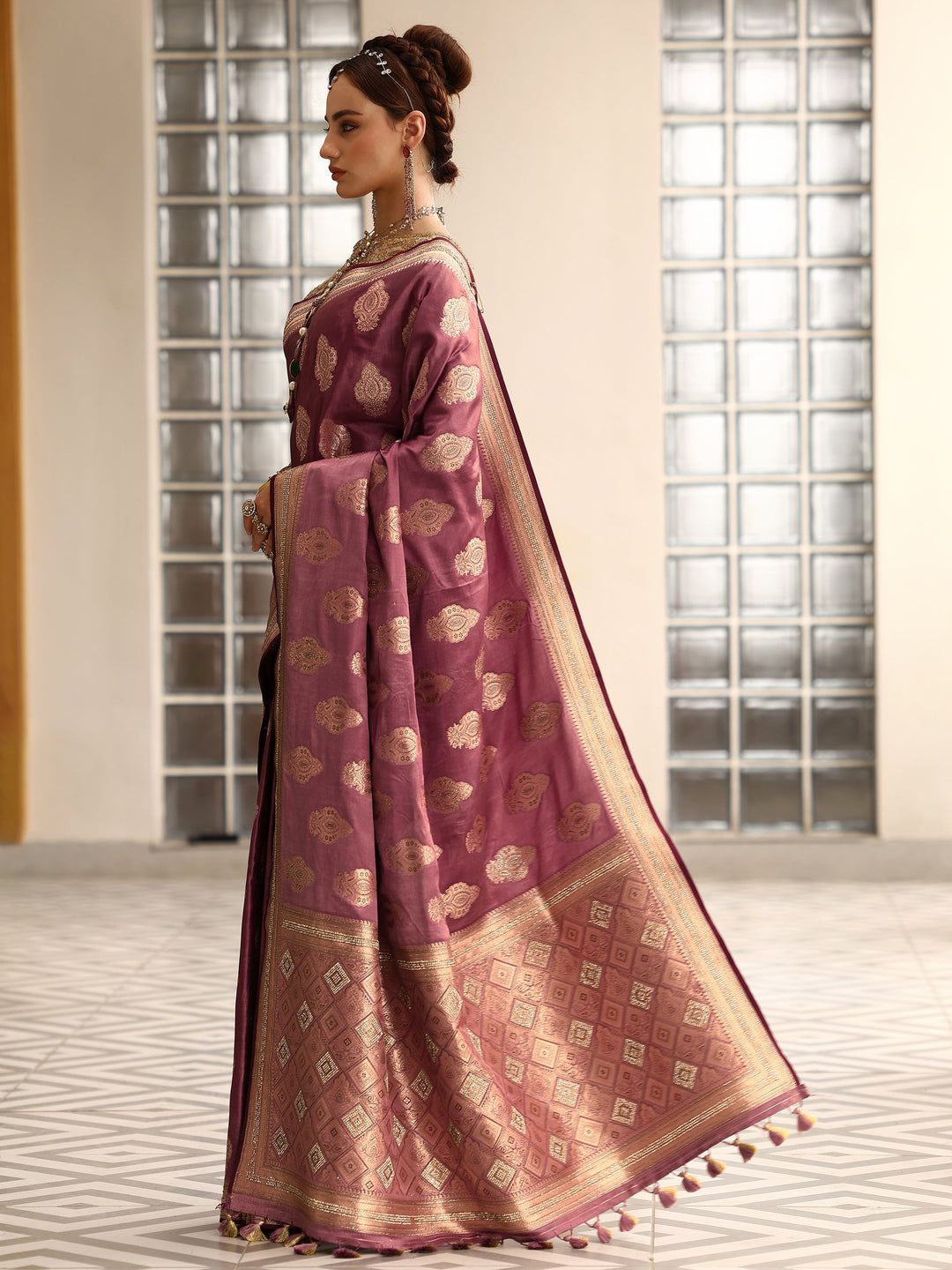 Pink Woven Design Silk blend Saree With Unstitched Blouse Piece