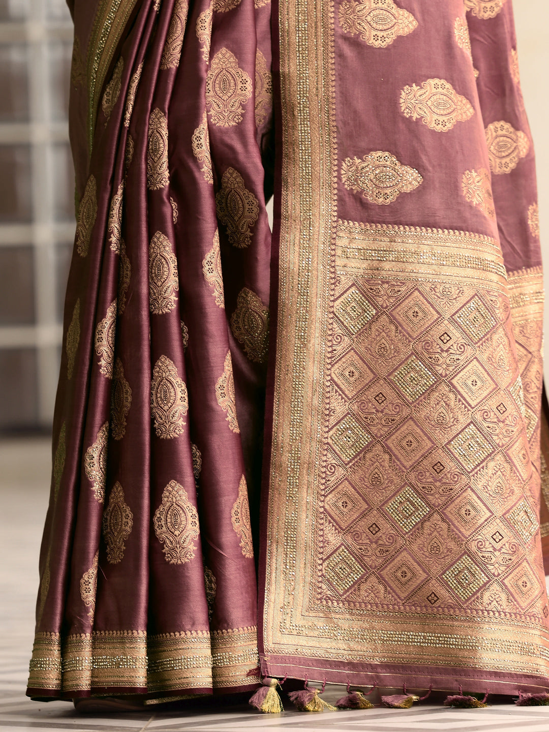 Pink Woven Design Silk blend Saree With Unstitched Blouse Piece