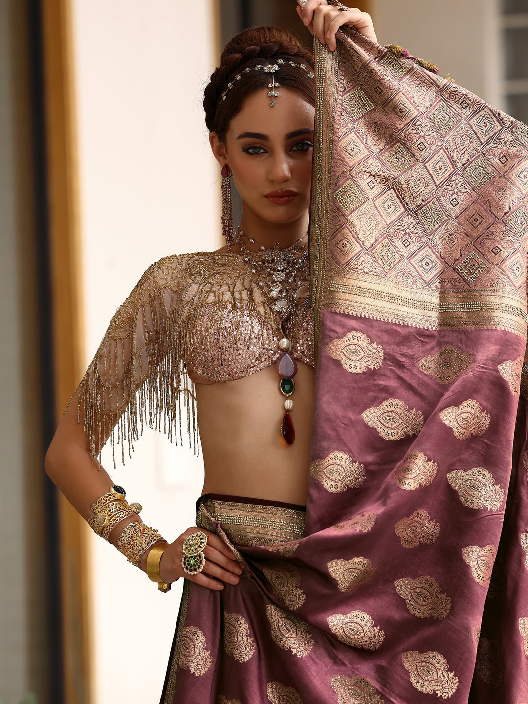 Pink Woven Design Silk blend Saree With Unstitched Blouse Piece