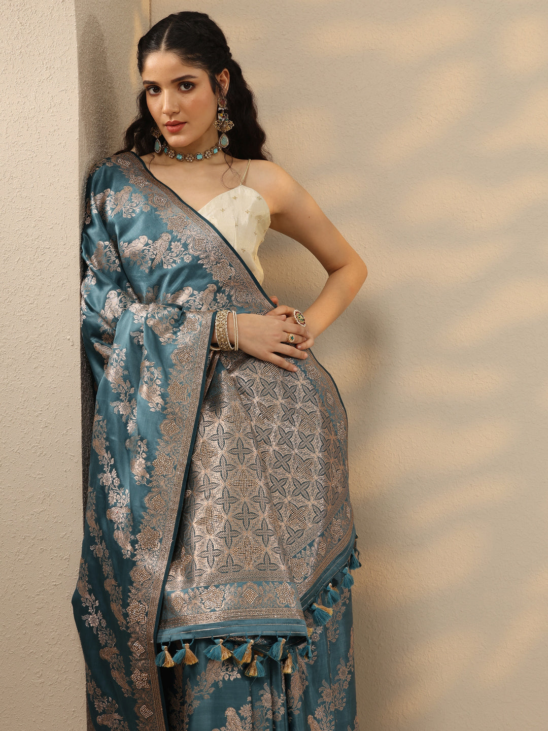 Blue Woven Design Banarasi Silk Blend Saree With Unstitched Blouse Piece