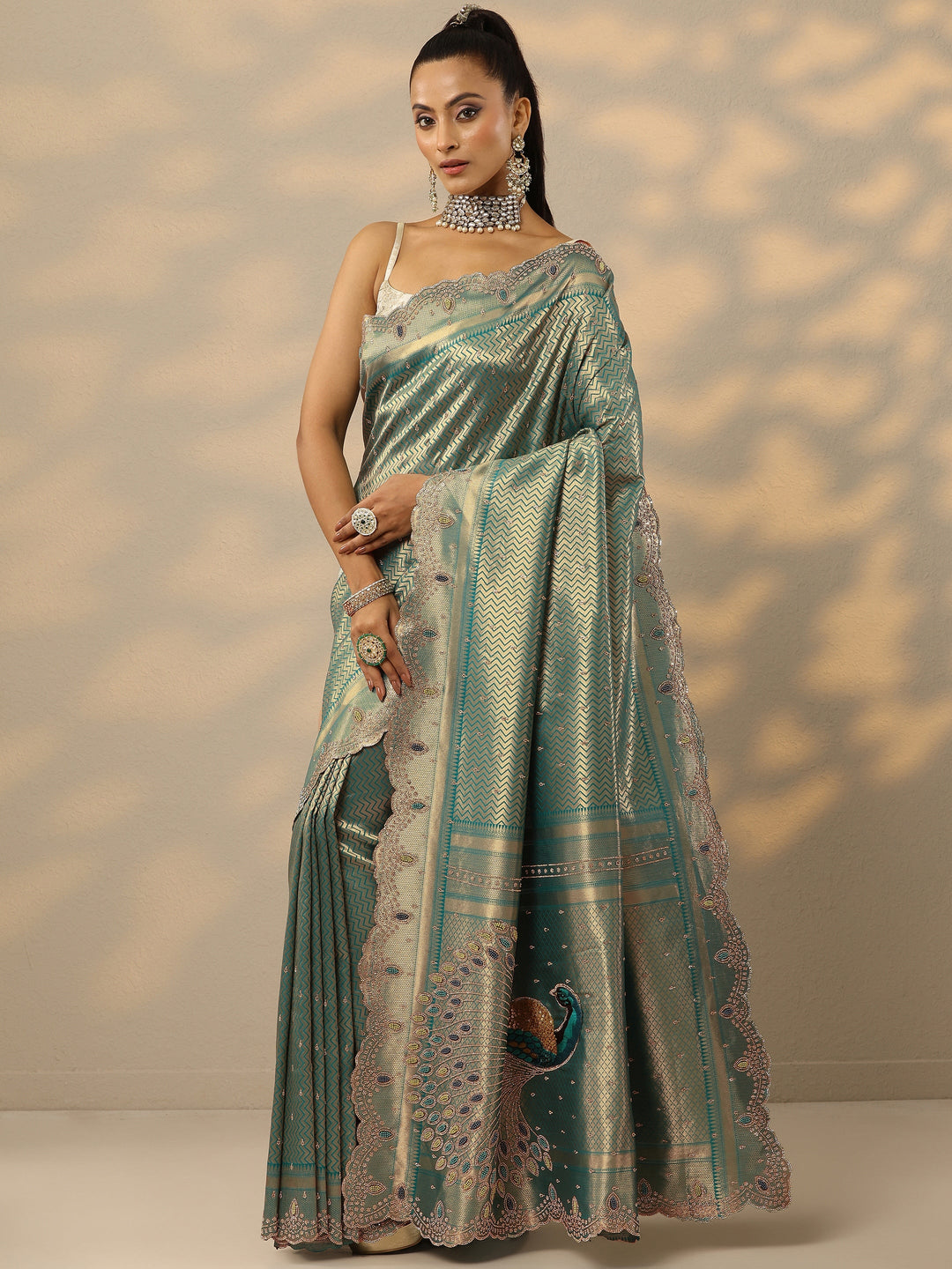 Green Embellished Silk Blend Saree With Unstitched Blouse Piece
