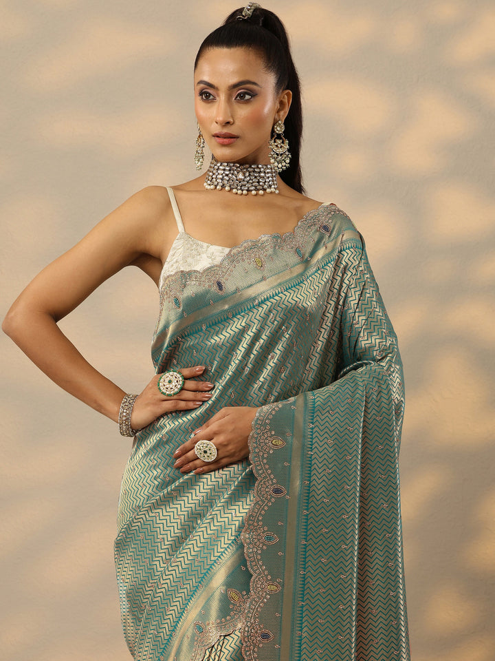 Green Embellished Silk Blend Saree With Unstitched Blouse Piece