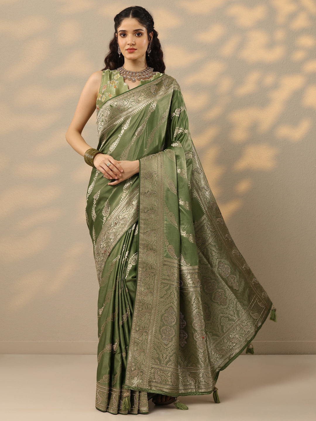 Green Woven Design Banarasi Silk Blend Saree With Unstitched Blouse Piece