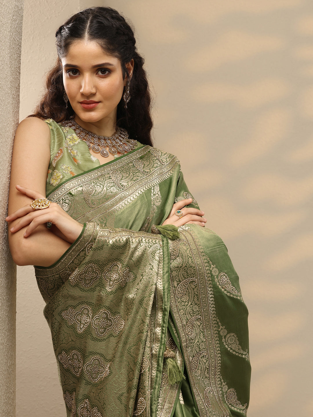 Green Woven Design Banarasi Silk Blend Saree With Unstitched Blouse Piece