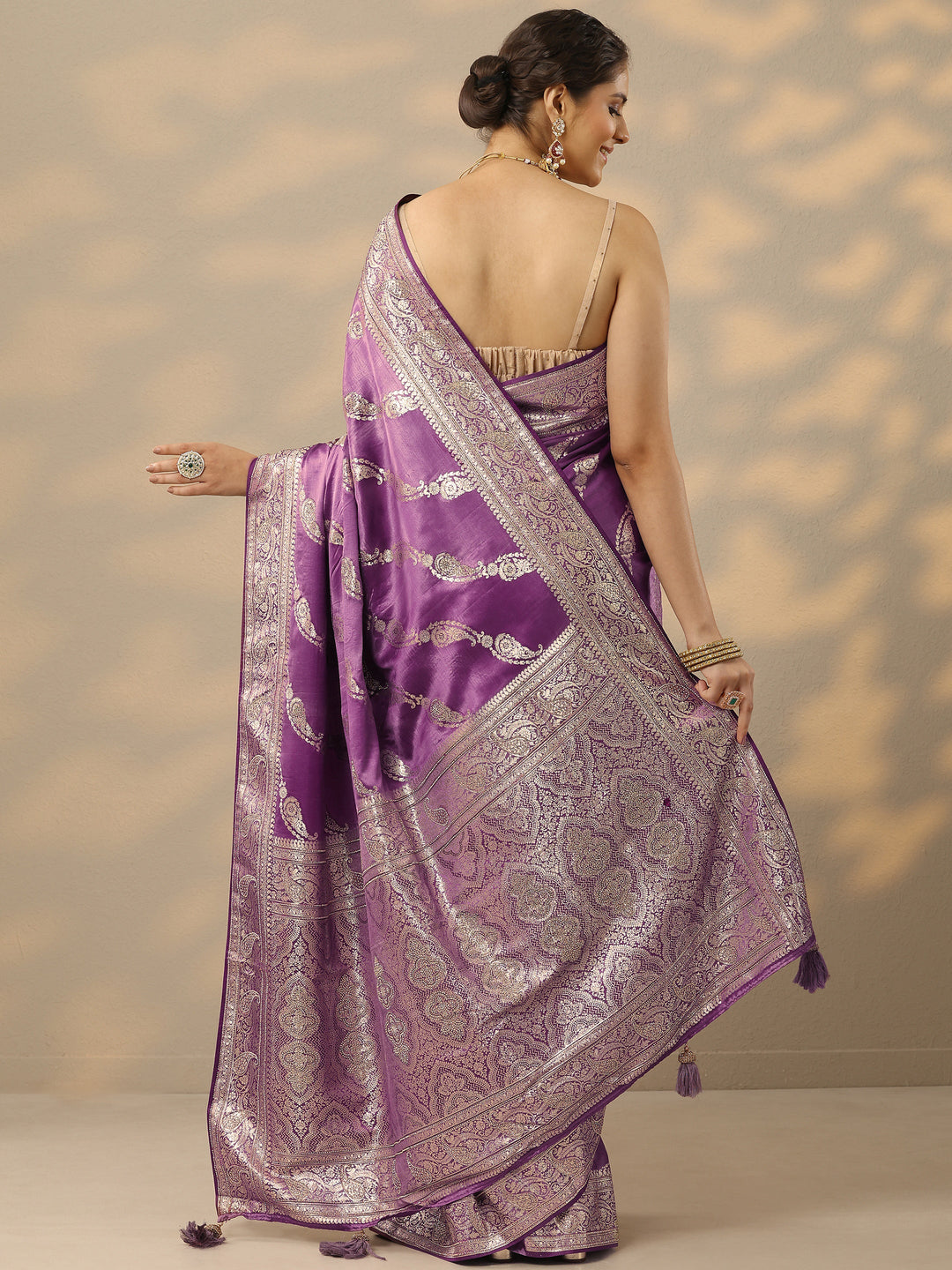 Purple Embellished Banarasi Silk Blend Saree With Unstitched Blouse Piece
