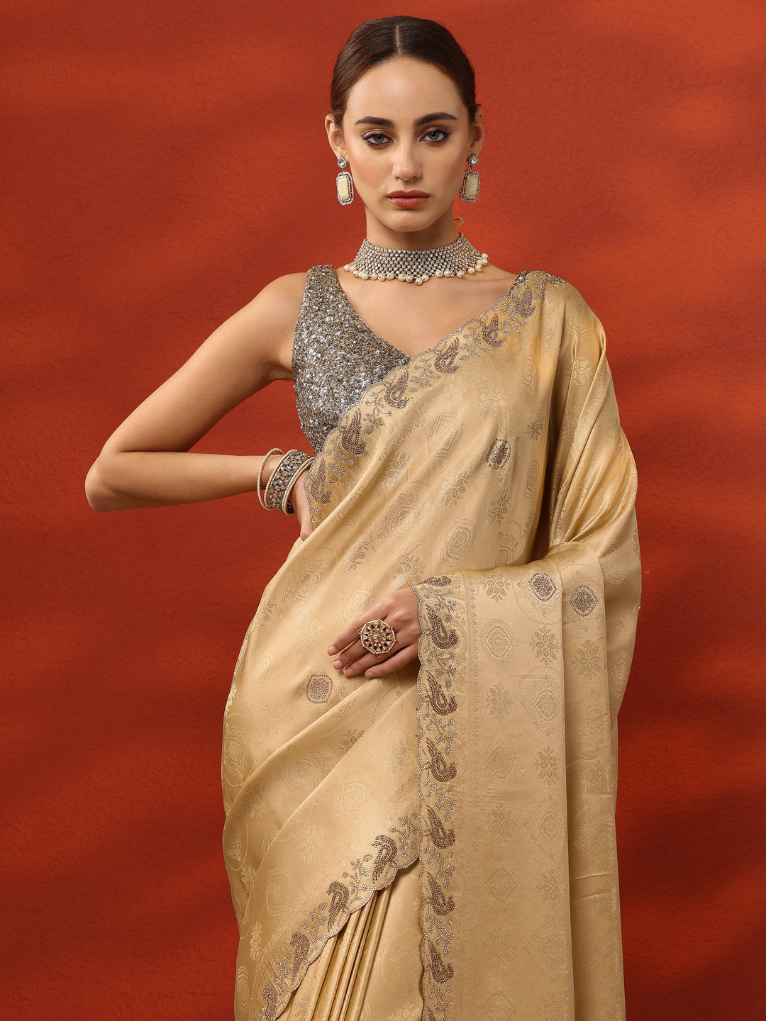 Gold Woven Design Banarasi Silk Blend Saree With Unstitched Blouse Piece
