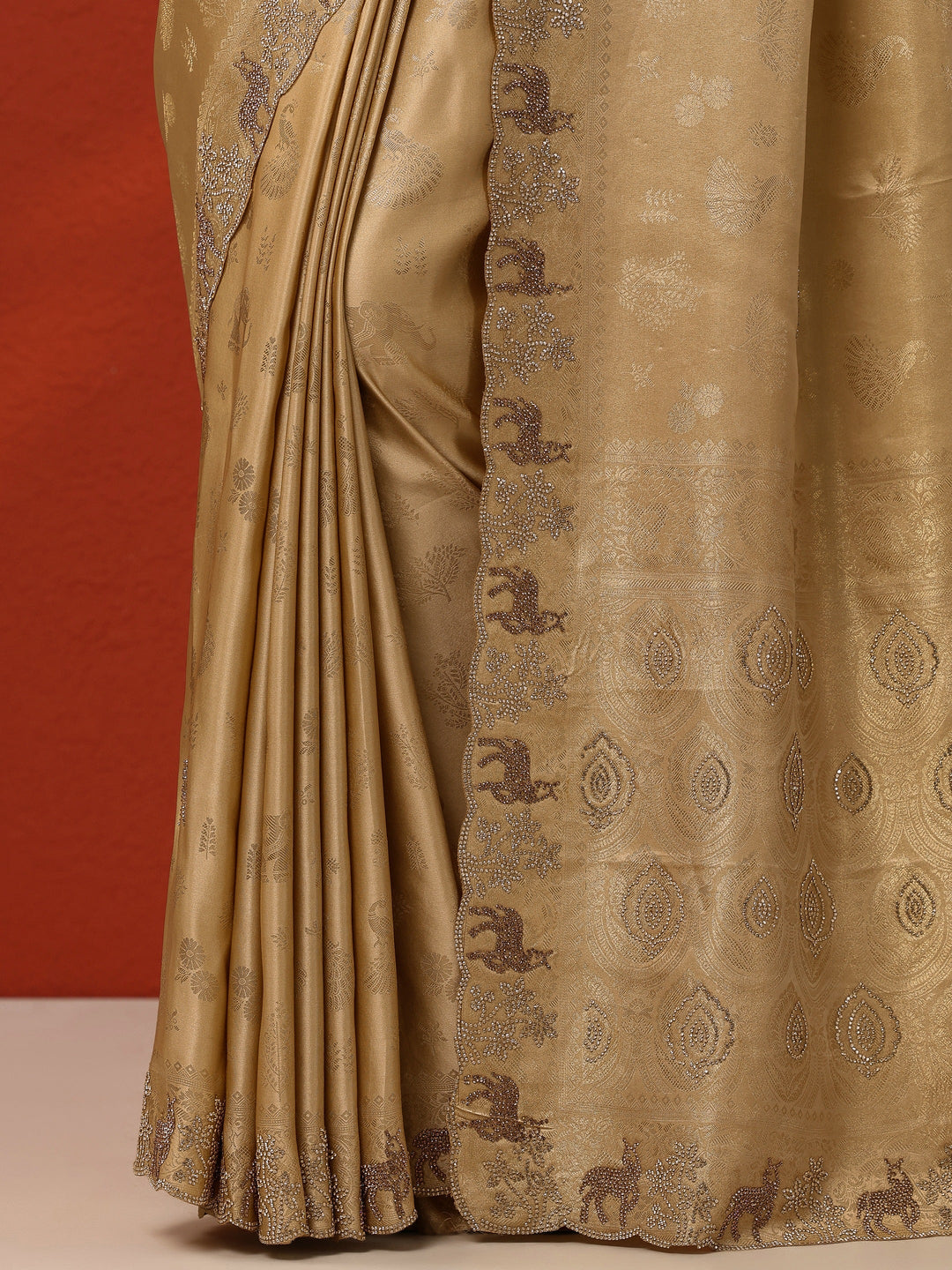 Gold Woven Design Banarasi Silk Blend Saree With Unstitched Blouse Piece