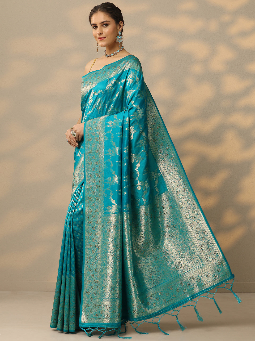 Blue Embellished Banarasi Silk Blend Saree With Unstitched Blouse Piece