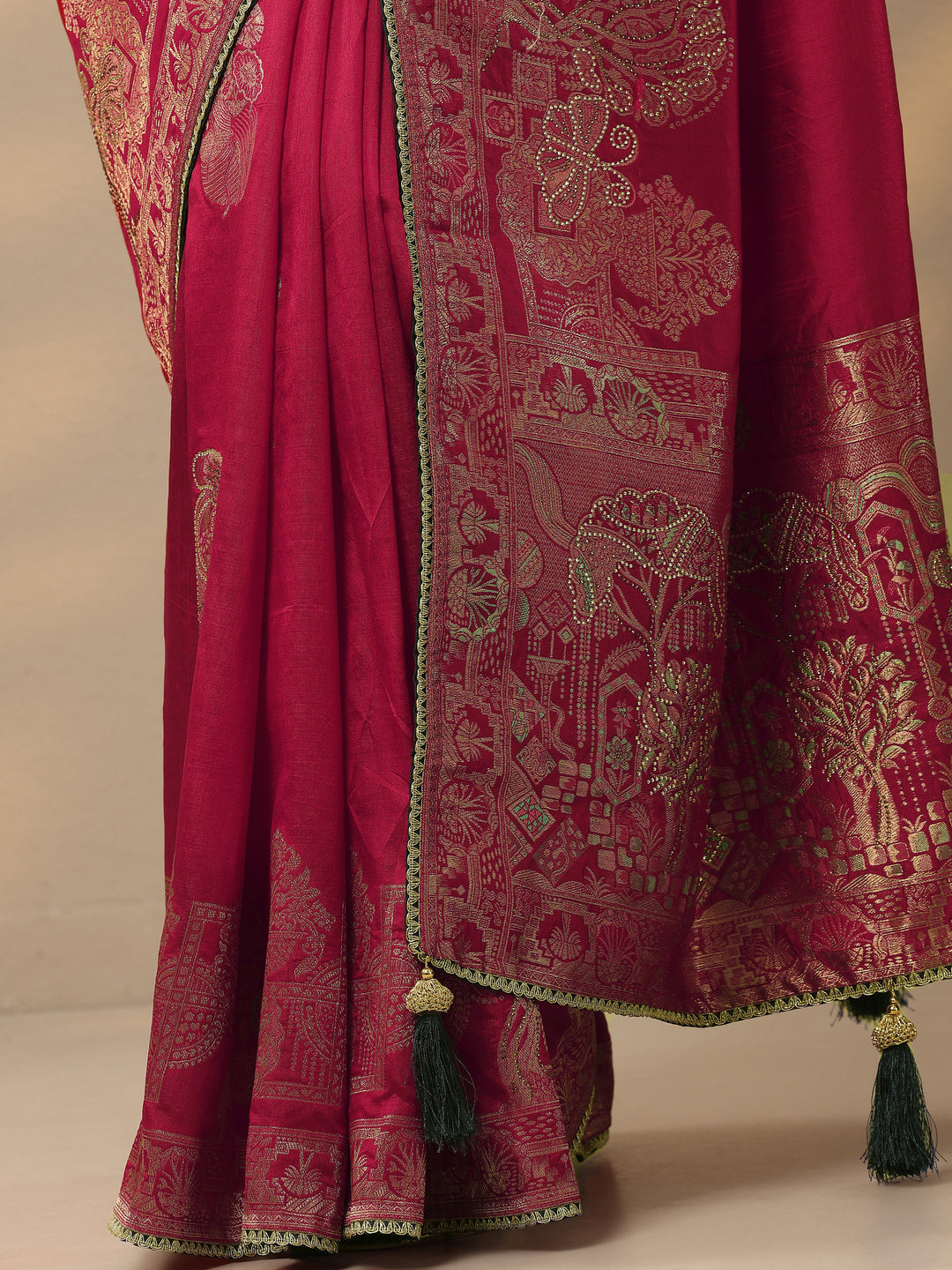 Red Embellished Banarasi Silk Blend Saree With Unstitched Blouse Piece