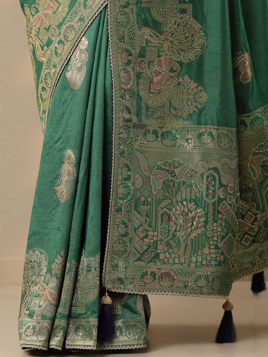 Green Embellished Baluchari Silk Blend Saree With Unstitched Blouse Piece