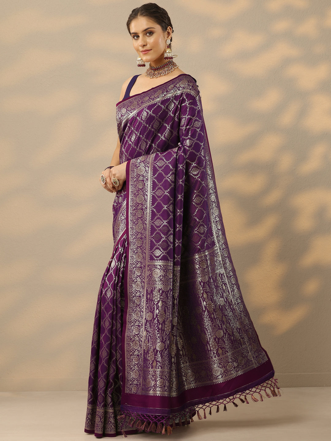 Purple Embellished Banarasi Silk Blend Saree With Unstitched Blouse Piece