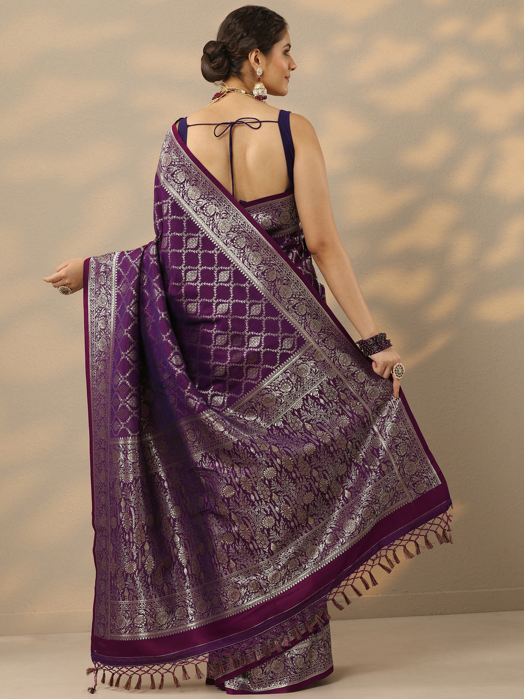 Purple Embellished Banarasi Silk Blend Saree With Unstitched Blouse Piece