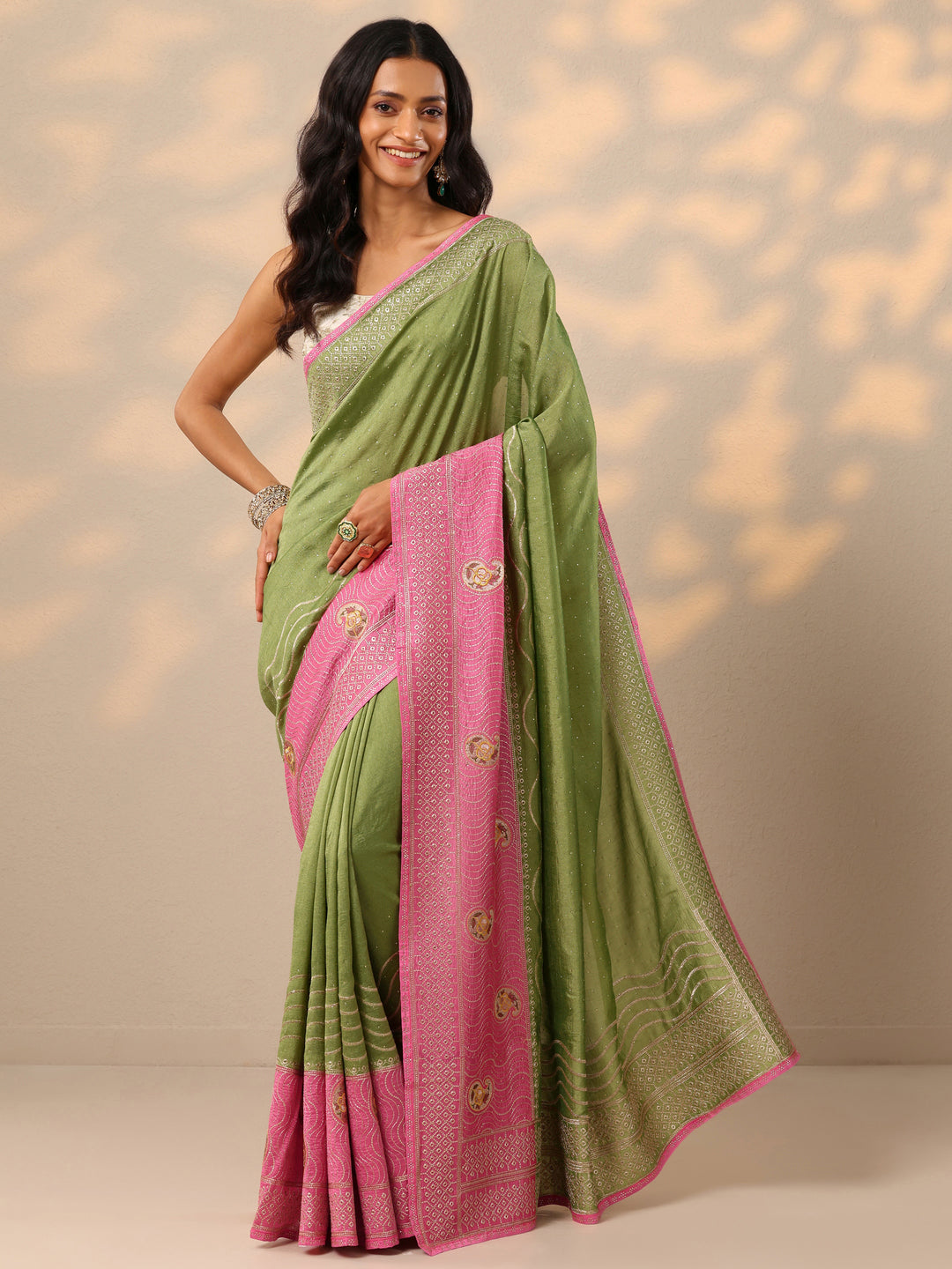 Green Embellished Silk blend Saree With Unstitched Blouse Piece