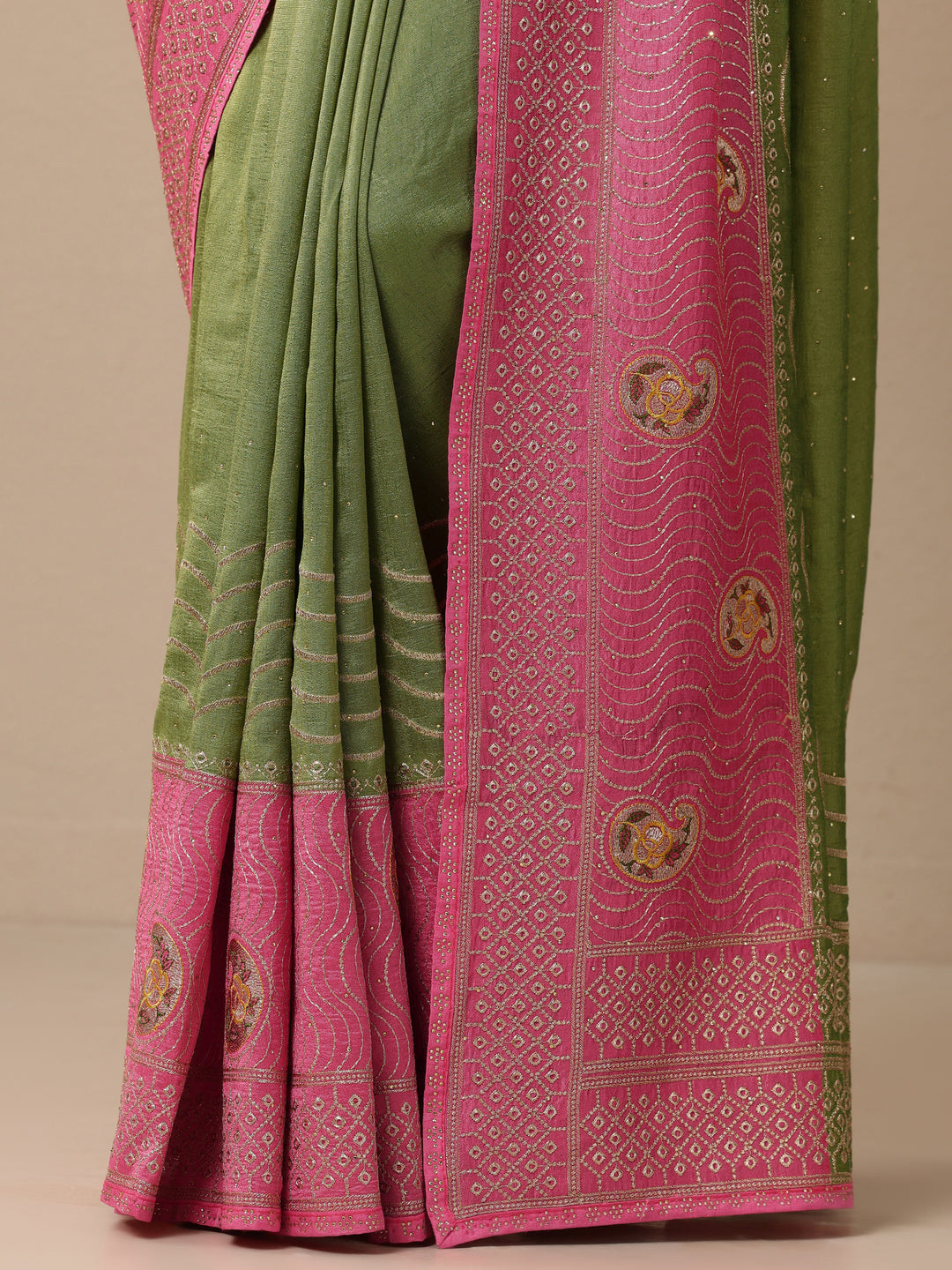Green Embellished Silk blend Saree With Unstitched Blouse Piece