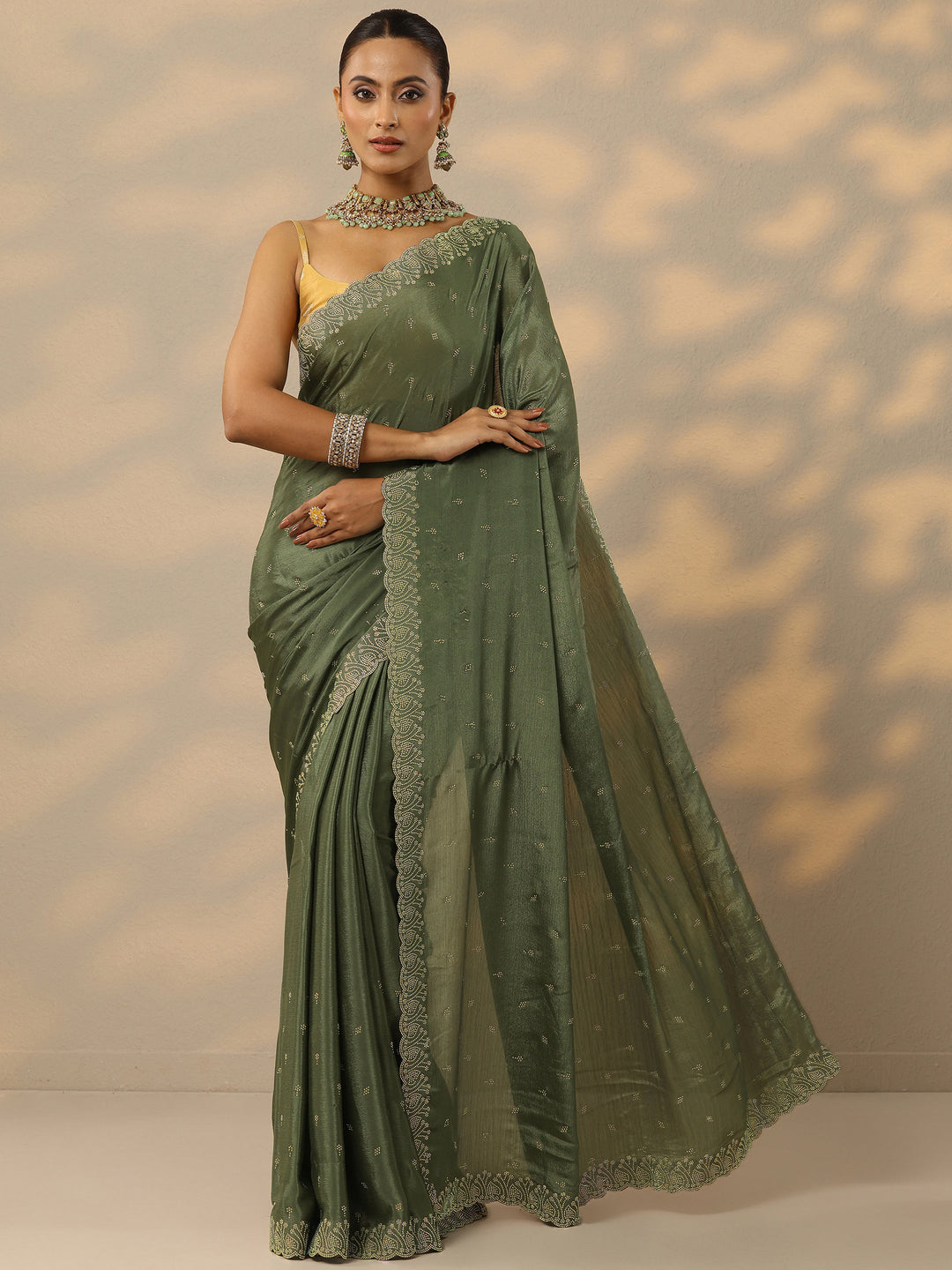 Green Embellished Silk Blend Saree With Unstitched Blouse Piece