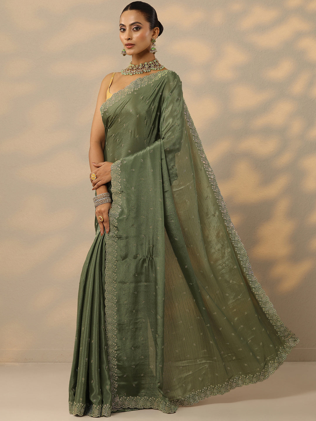 Green Embellished Silk Blend Saree With Unstitched Blouse Piece