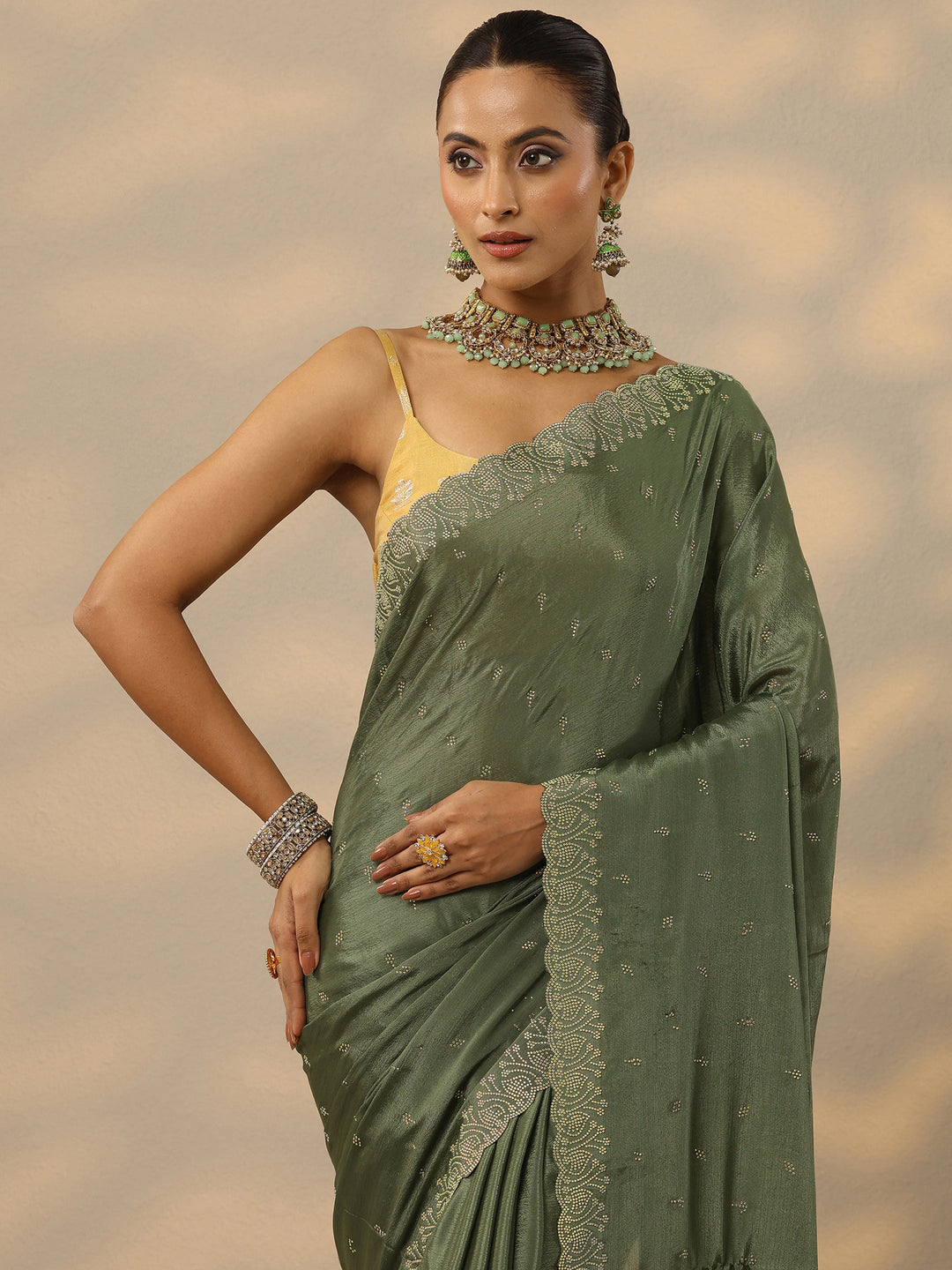 Green Embellished Silk Blend Saree With Unstitched Blouse Piece