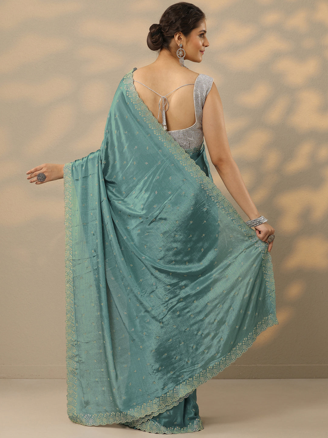 Blue Embellished Silk Blend Saree With Unstitched Blouse Piece