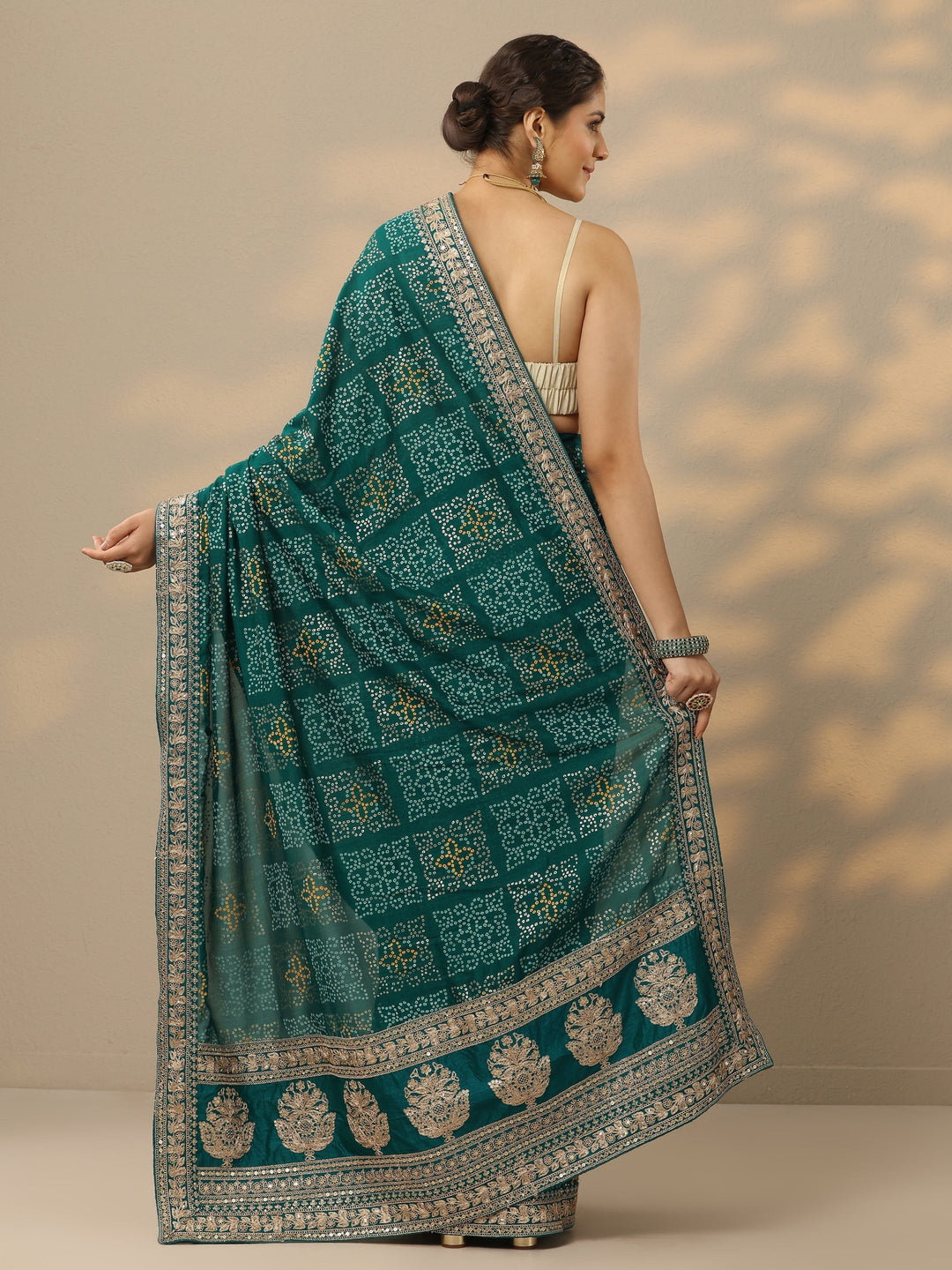 Green Bandhani  Printed Silk Blend Saree With Unstitched Blouse Piece