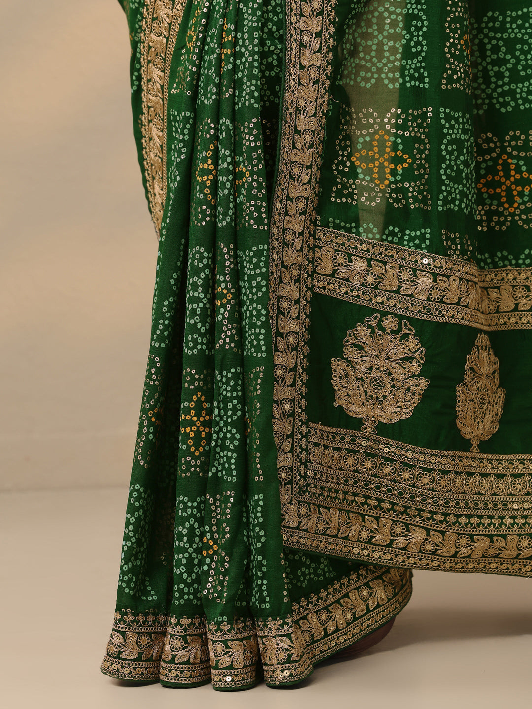 Green Bandhani  Printed Silk Blend Saree With Unstitched Blouse Piece