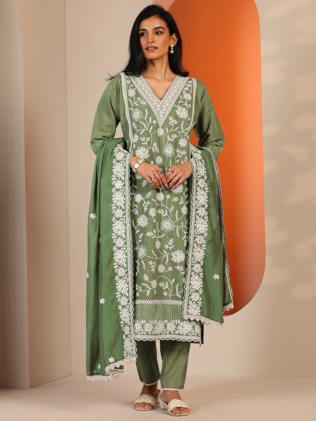 Green Embroidered Silk Blend Straight Suit Set With Dupatta