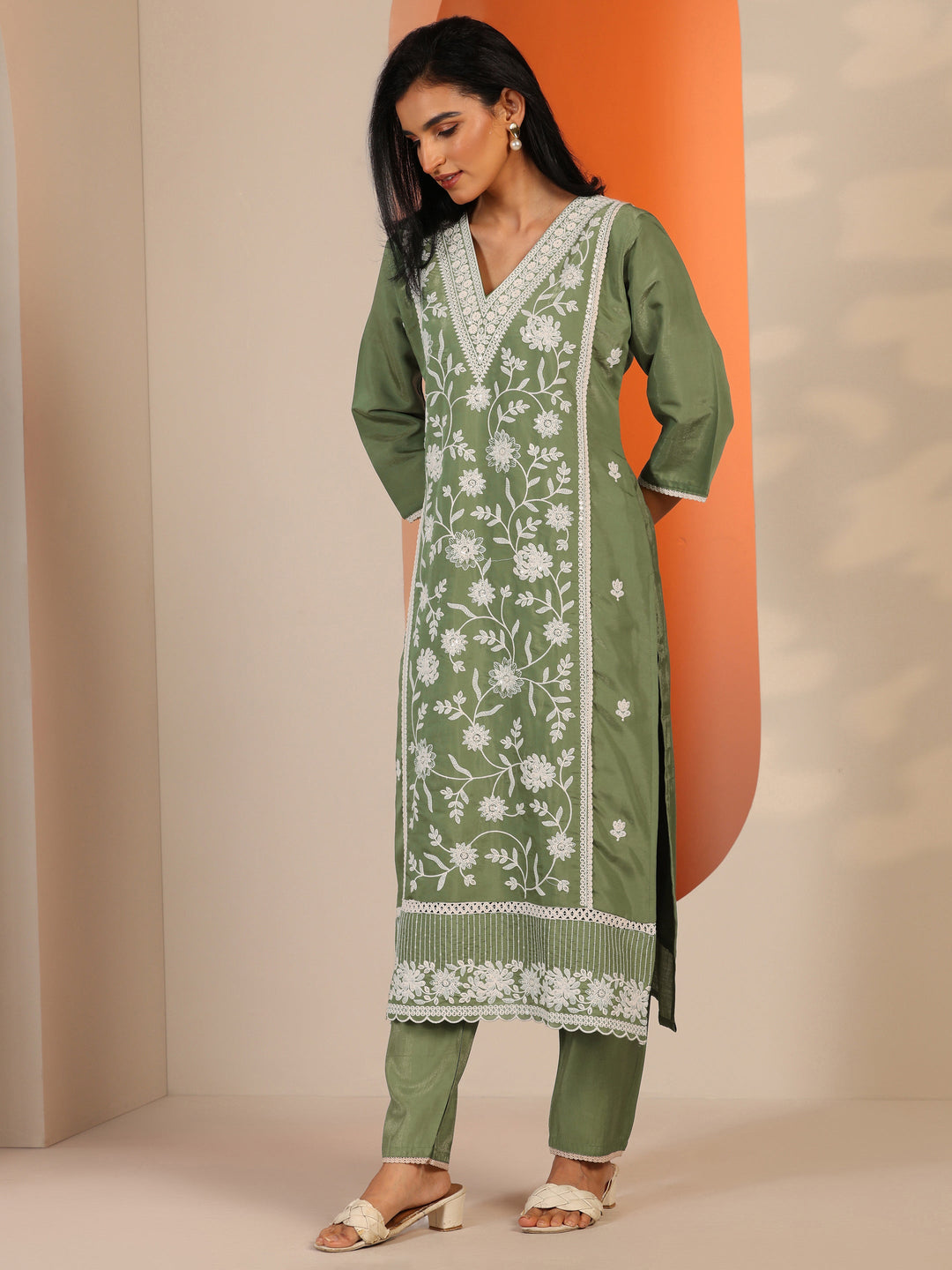 Green Embroidered Silk Blend Straight Suit Set With Dupatta