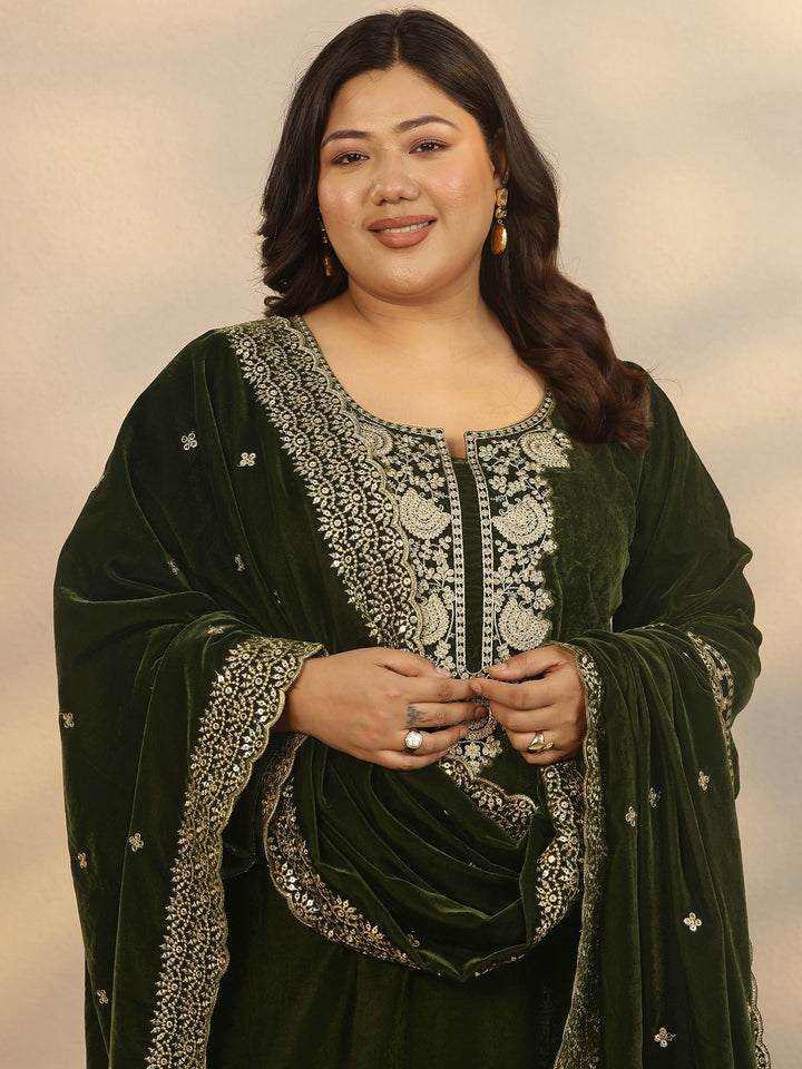 Plus Size Green Embroidered Velvet Straight Suit Set With Dupatta