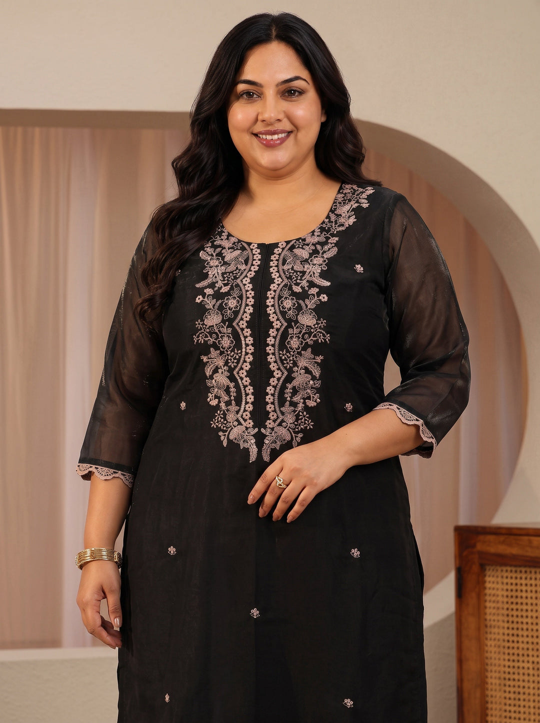 Plus Size Black Floral Embroidered Tissue Straight Suit Set